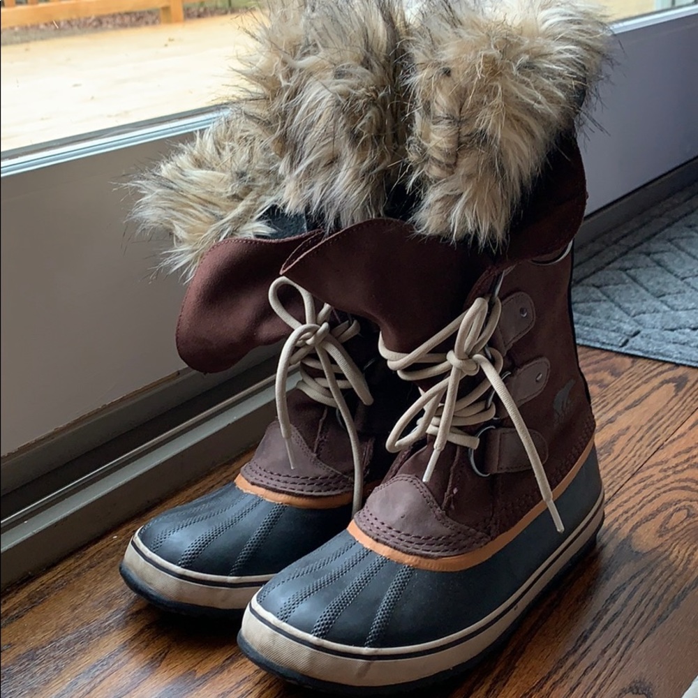 Sorel Joan of Arctic boot with faux fur